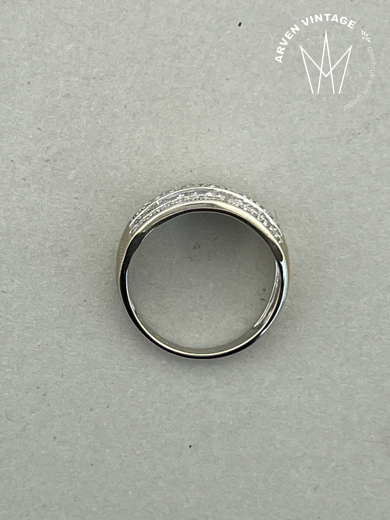 Vintage diamantring hvitt gull str 56