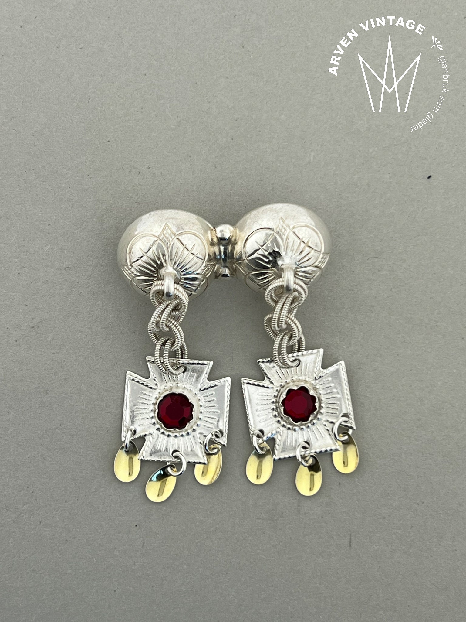 Vintage halssølje med røde stener