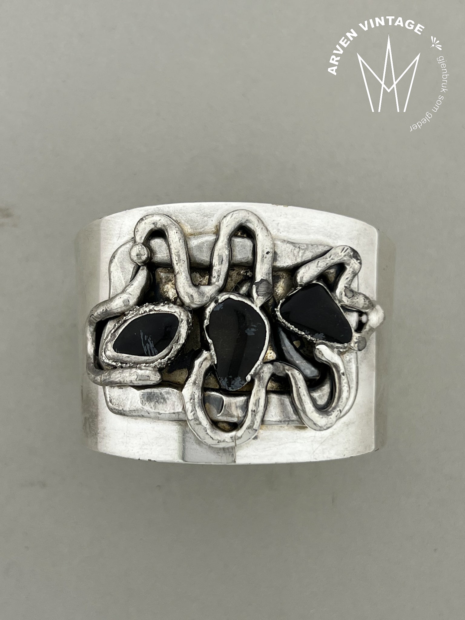 Vintage sølv armring med svarte stener