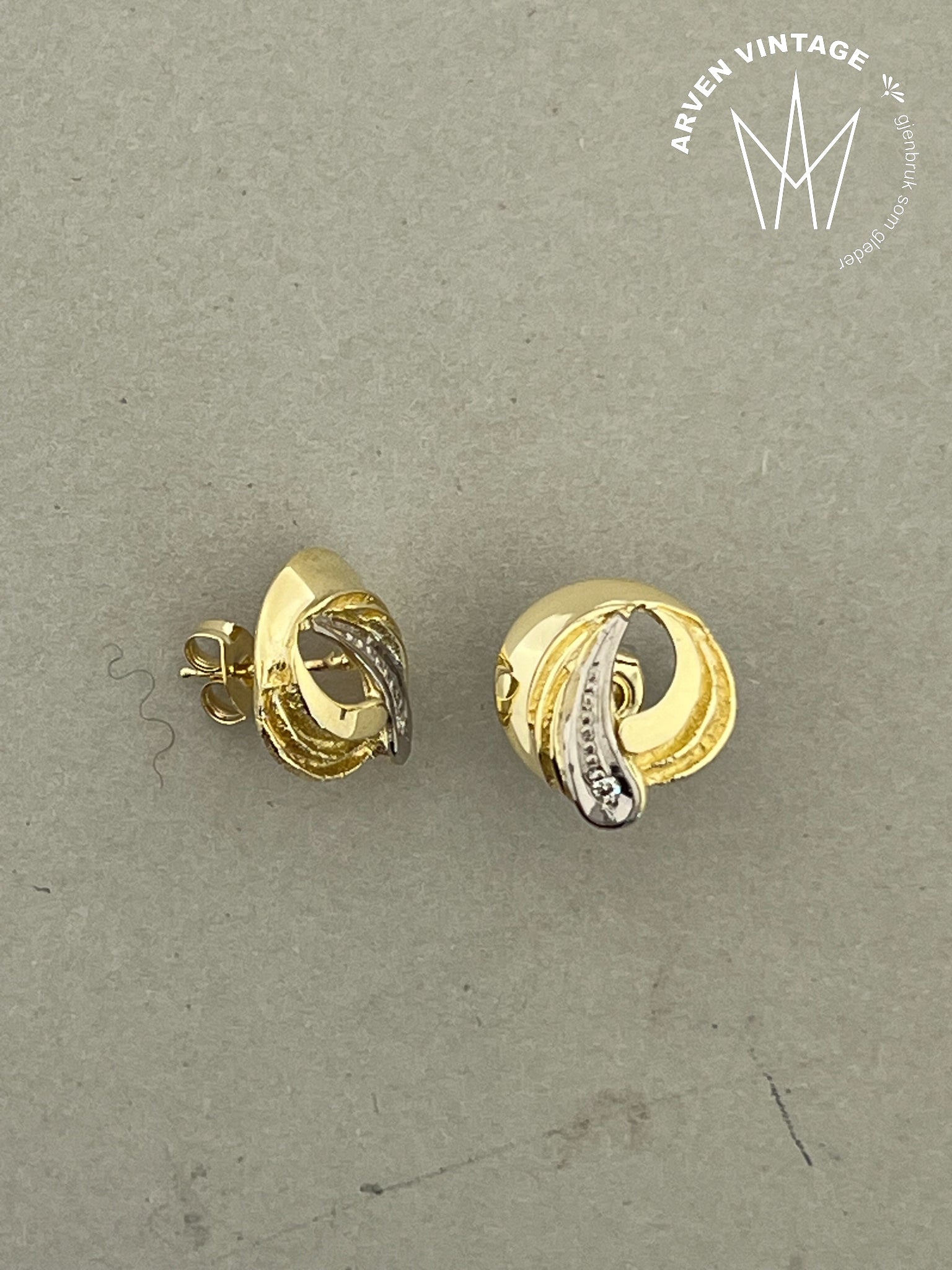 Vintage diamantørepynt gult gull