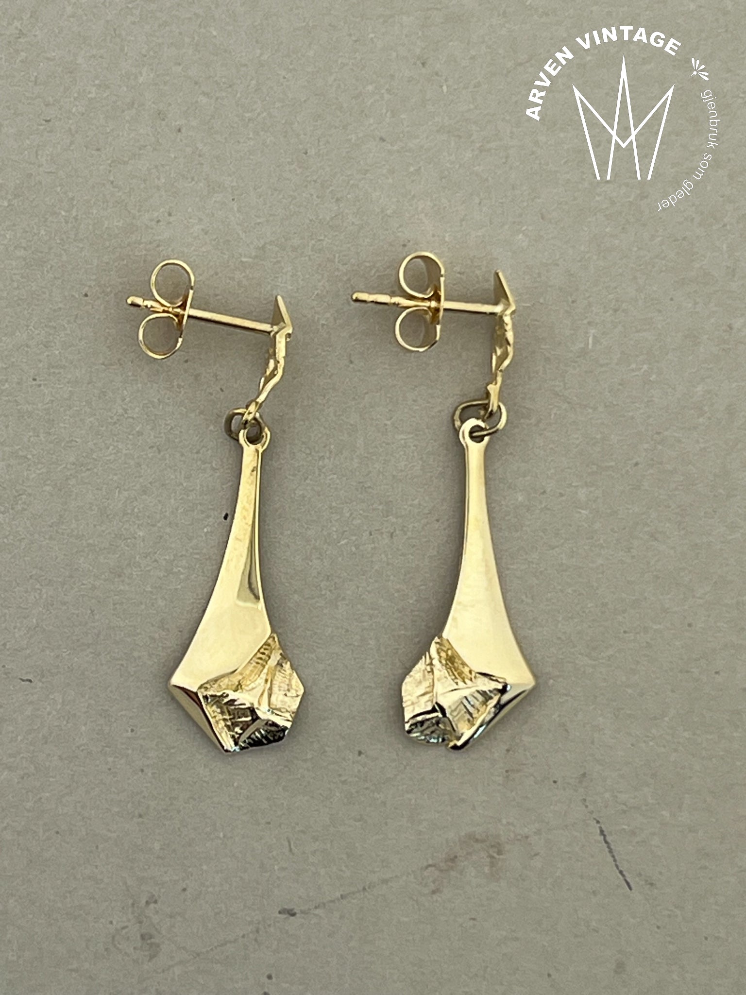 Vintage ørepynt med heng gult gull