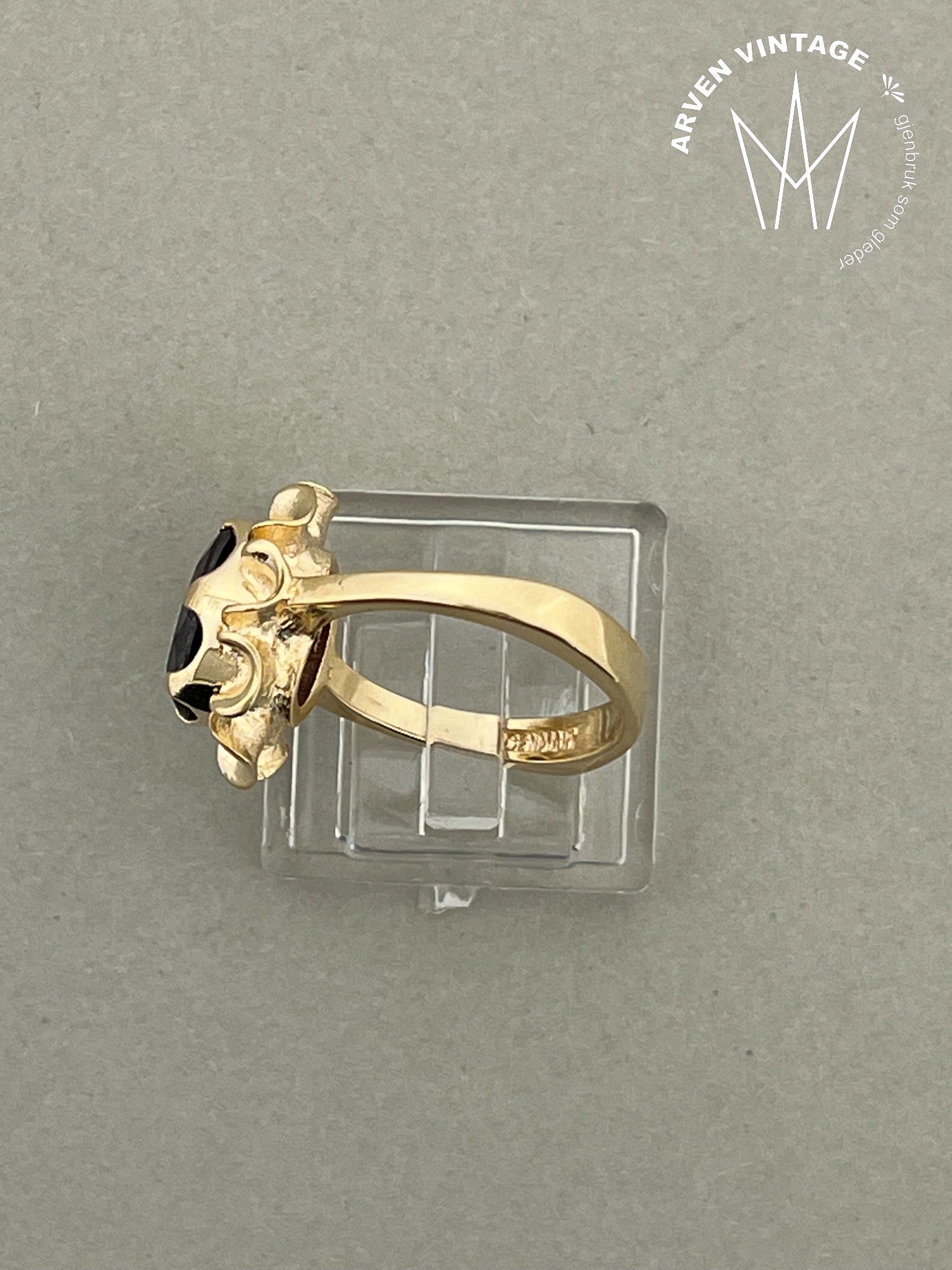 Vintage ring gult gull str 51 med rød sten