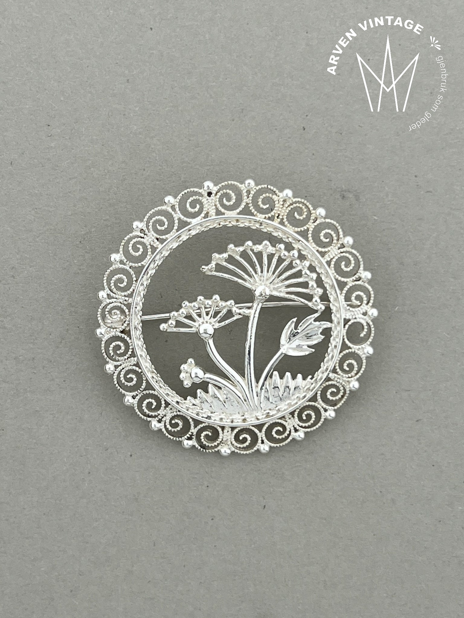 Vintage sølv filigranbrosje blomstermotiv