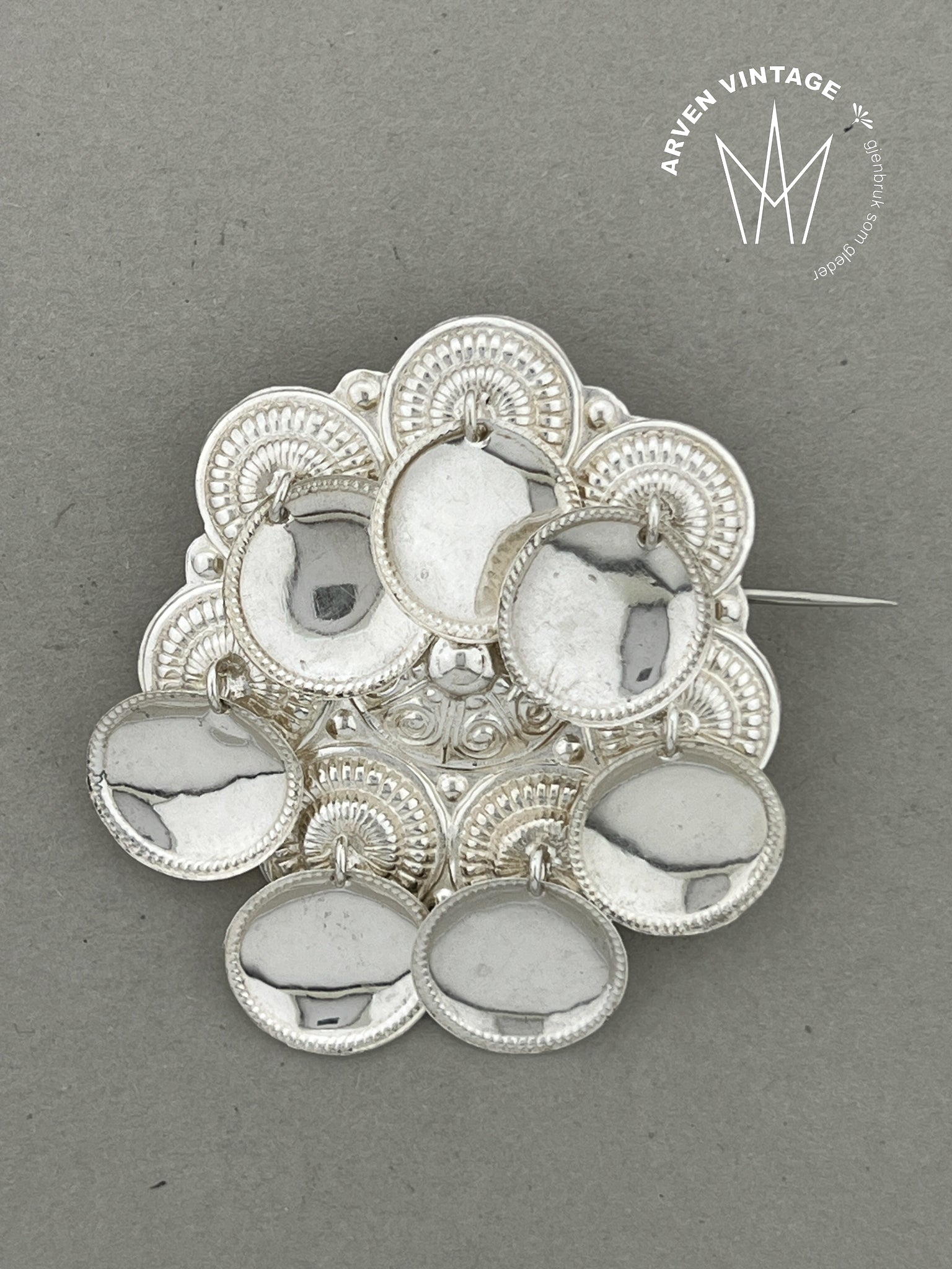 Vintage sølje med løv