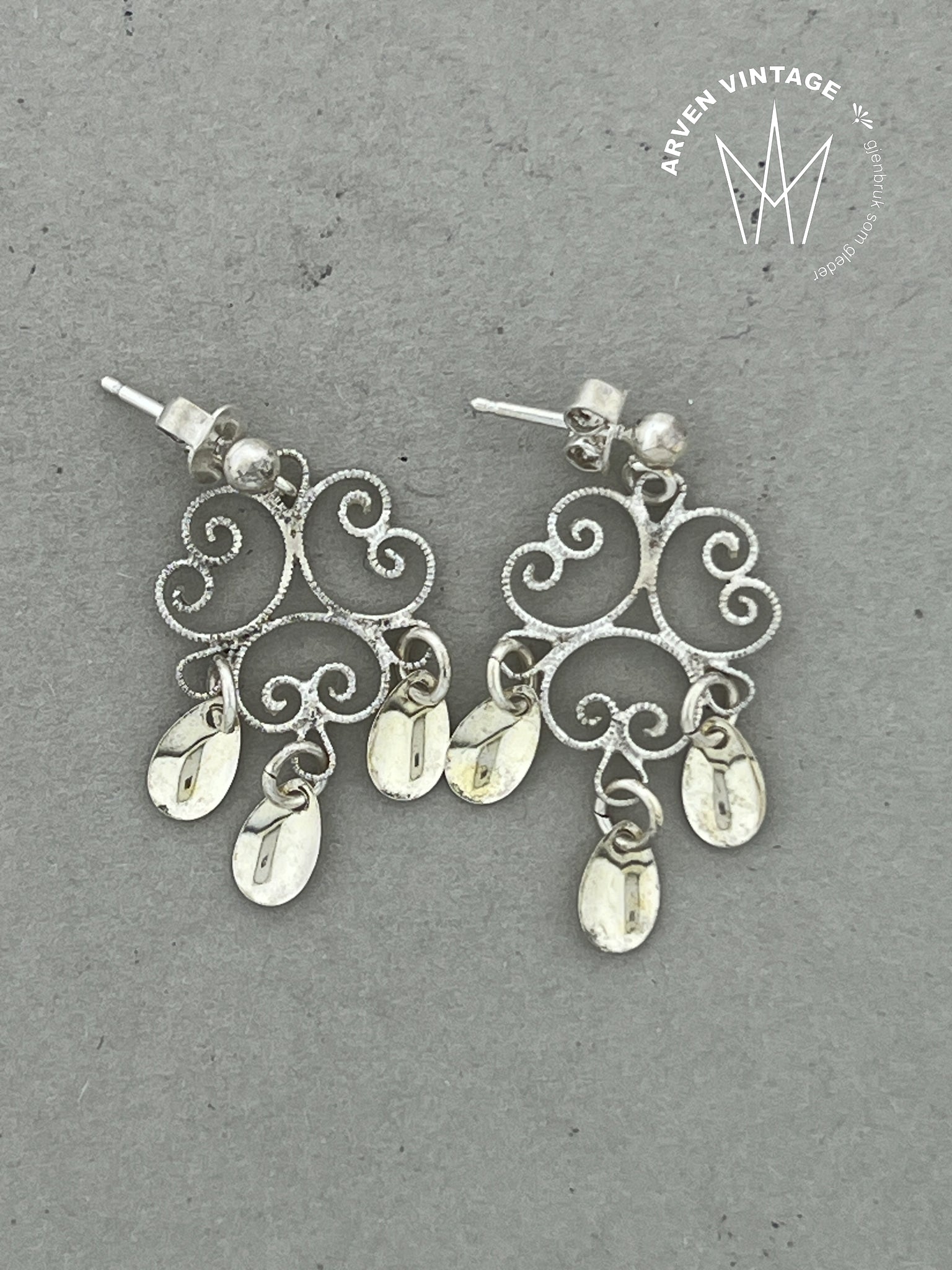 Vintage sølv ørepynt med løv