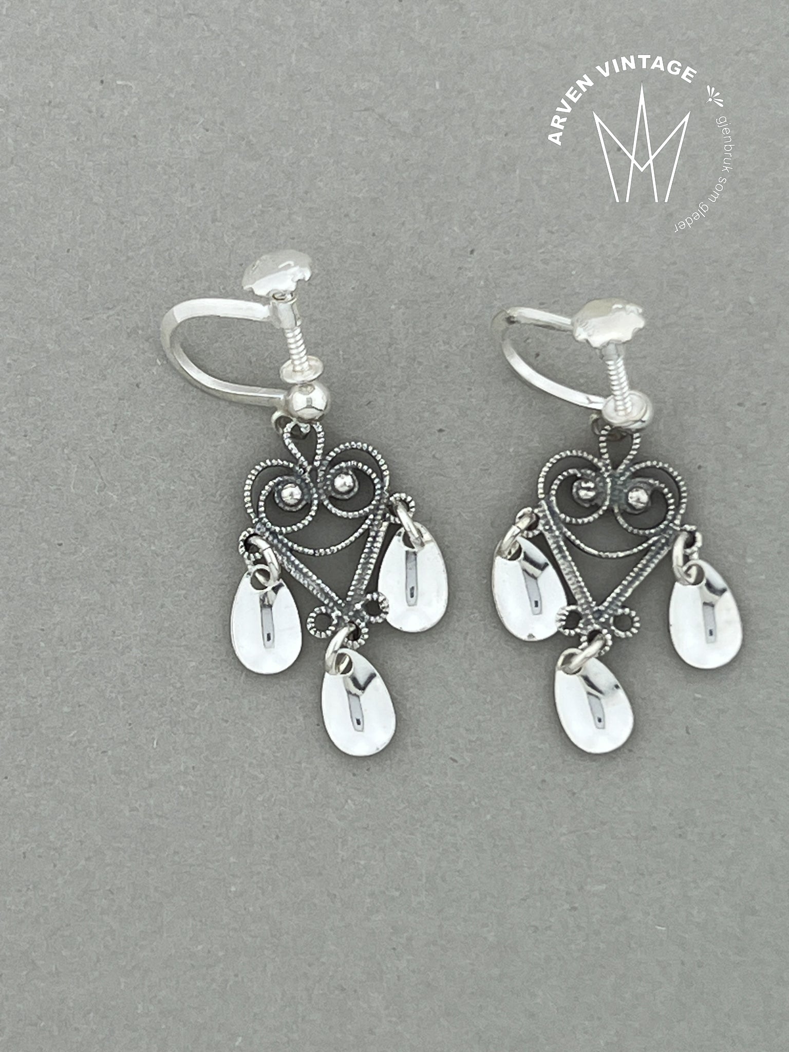 Vintage sølv ørepynt med løv