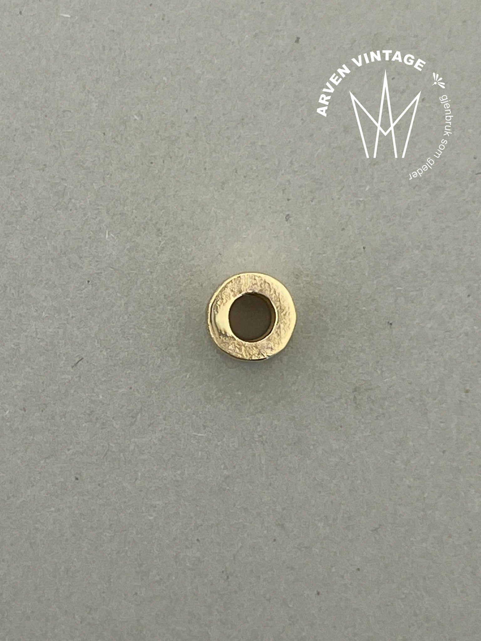 Vintage rundt anheng gult gull