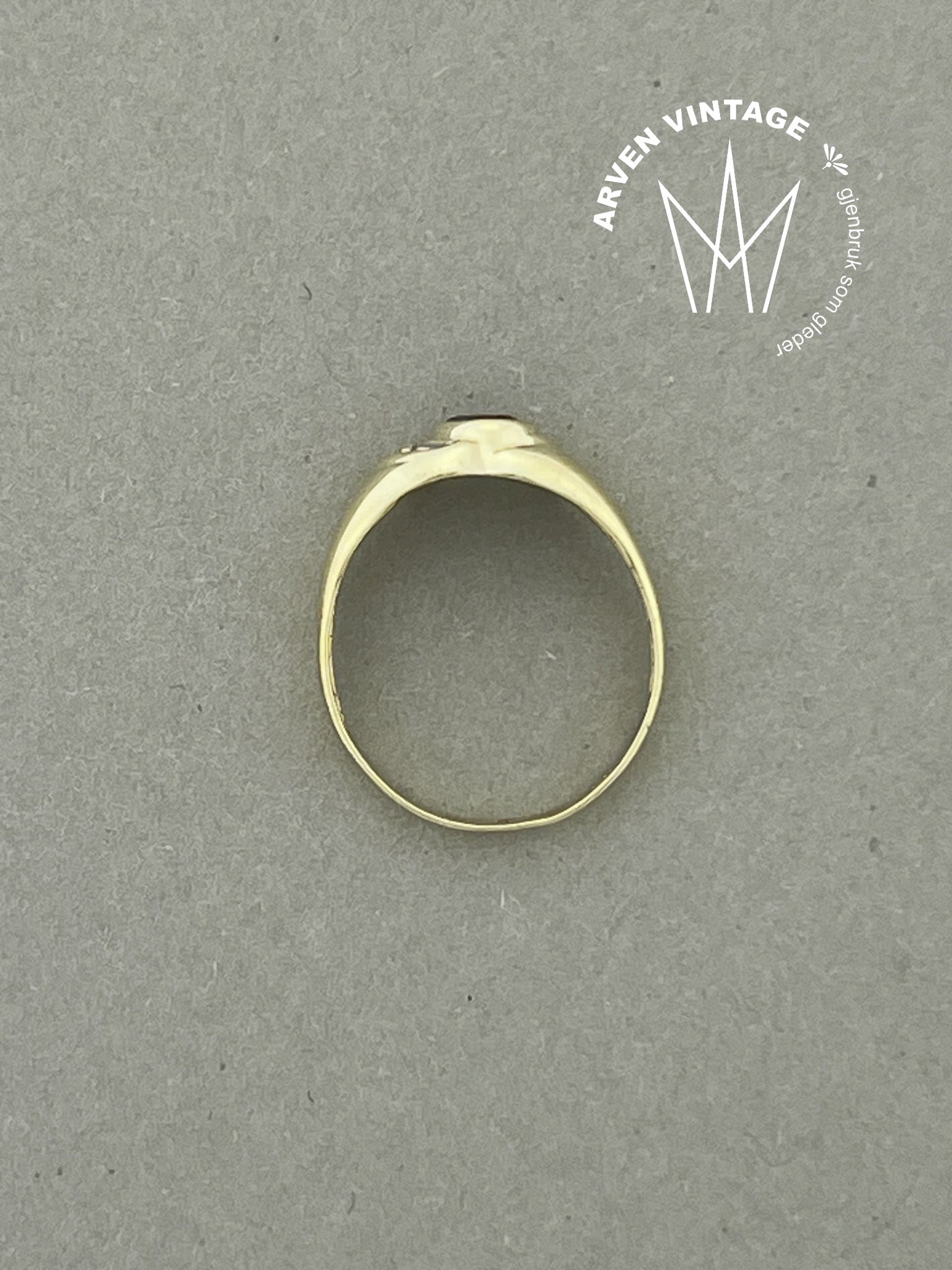 Vintage ring gult gull str50 med blå og blang sten