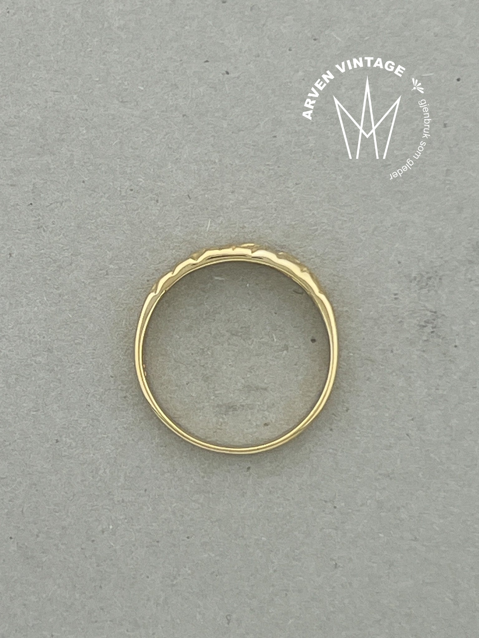 Vintage ring i gult gull str 54