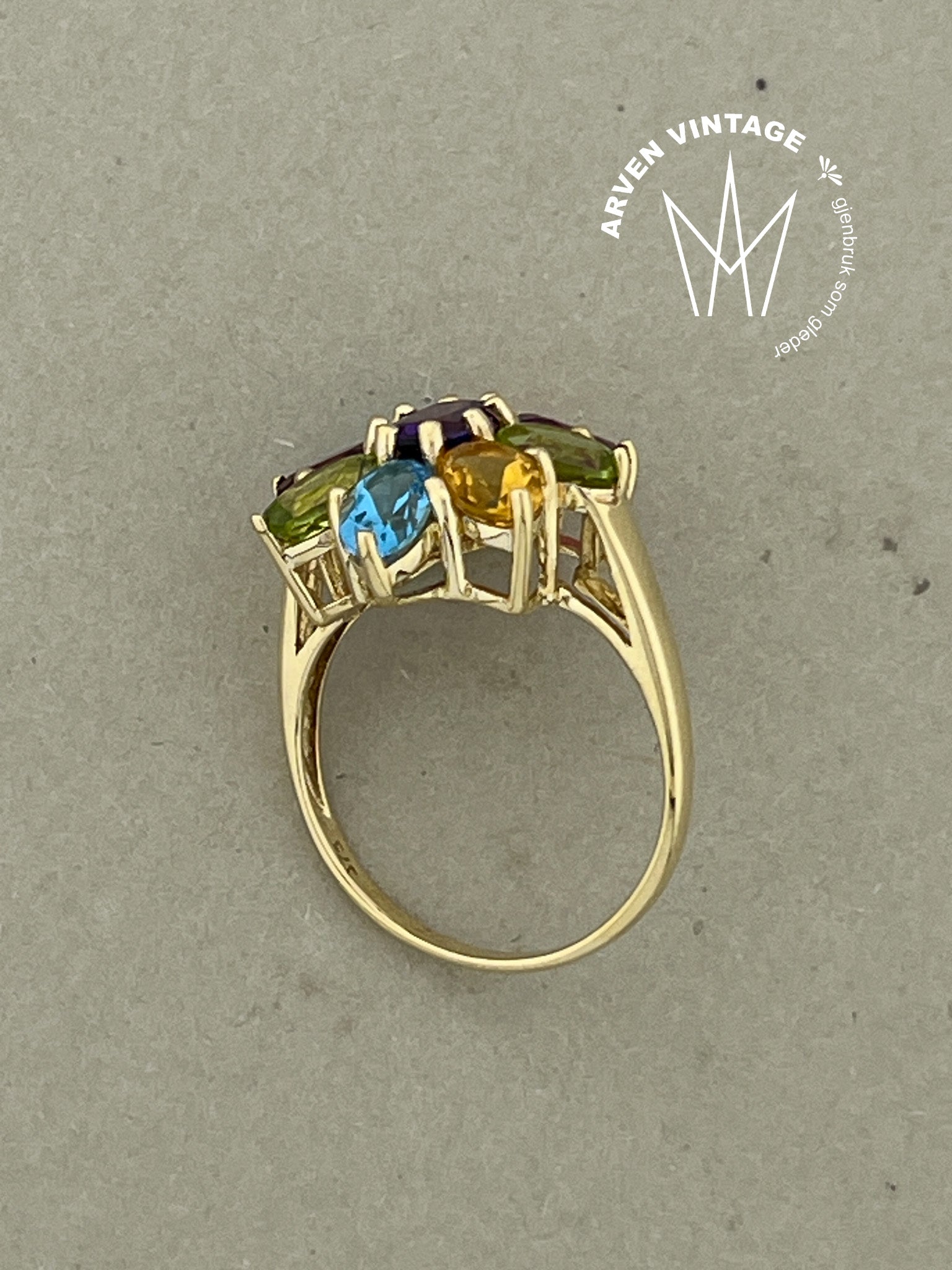 Vintage ring 9K gult gull med stener str56