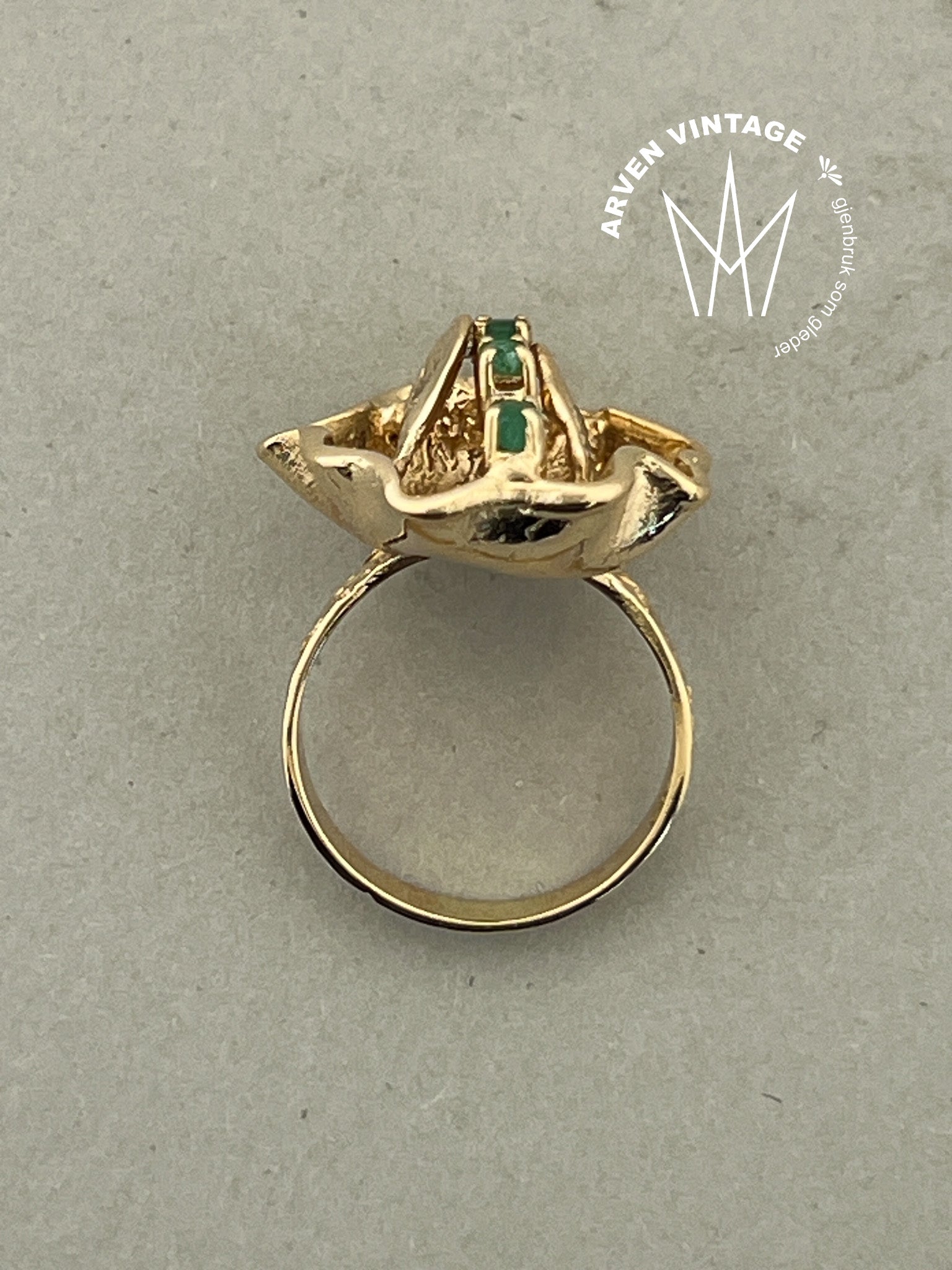 Vintage ring gult gull str54 med grønne stener