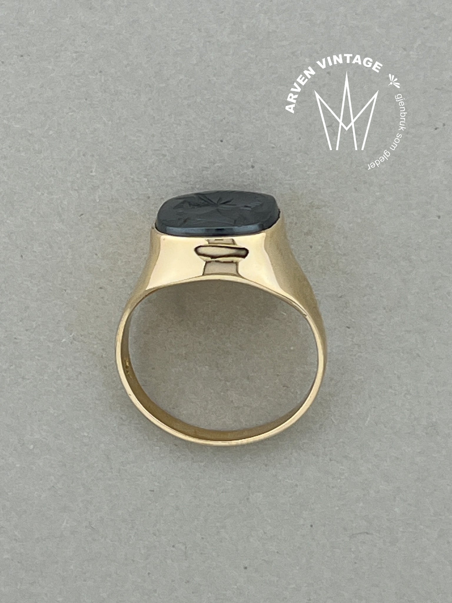 Vintage ring gult gull str57 svart sten