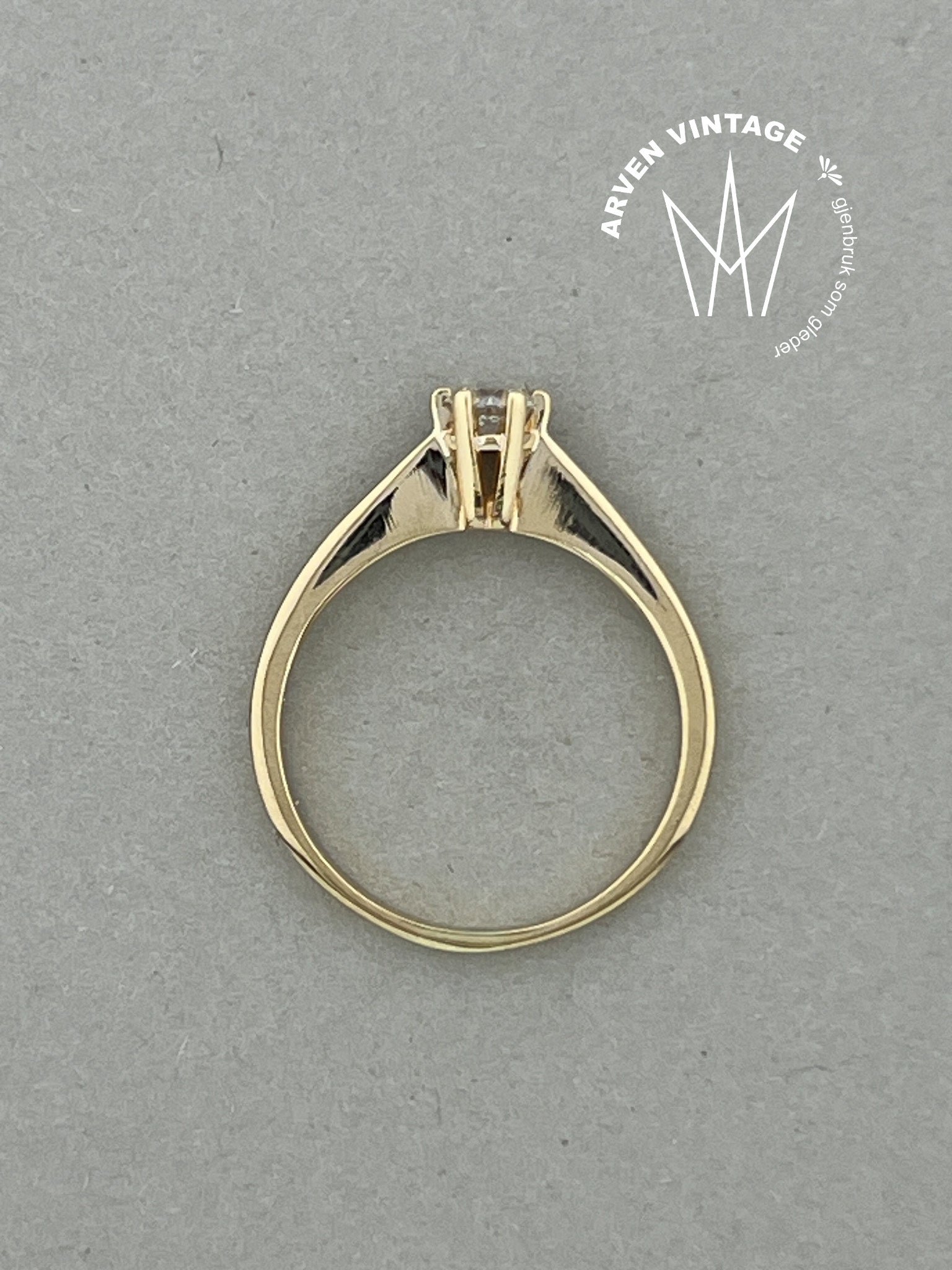 Vintage diamantring gult gull str58