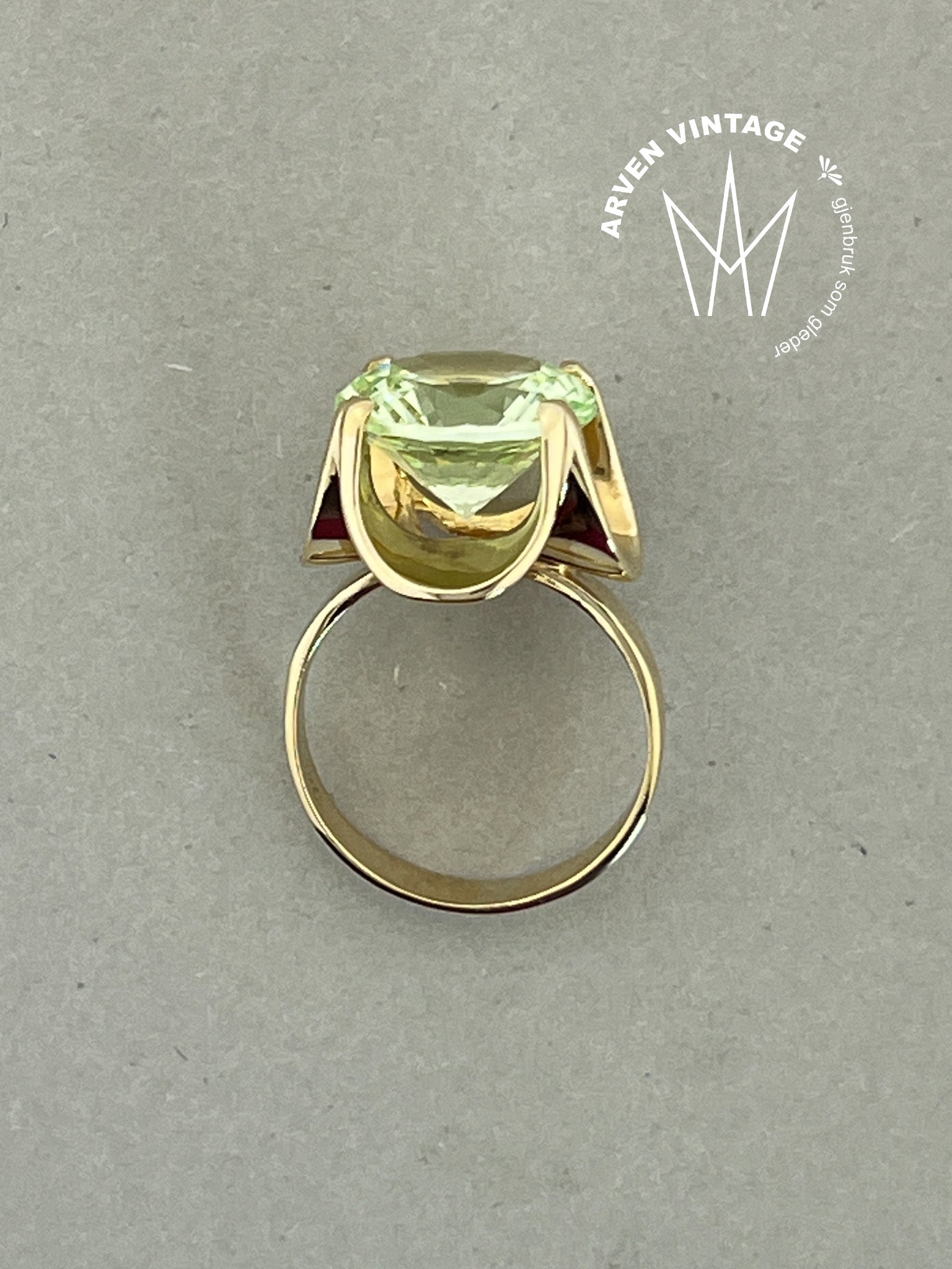 Vintage ring gult gull str51 grønn sten