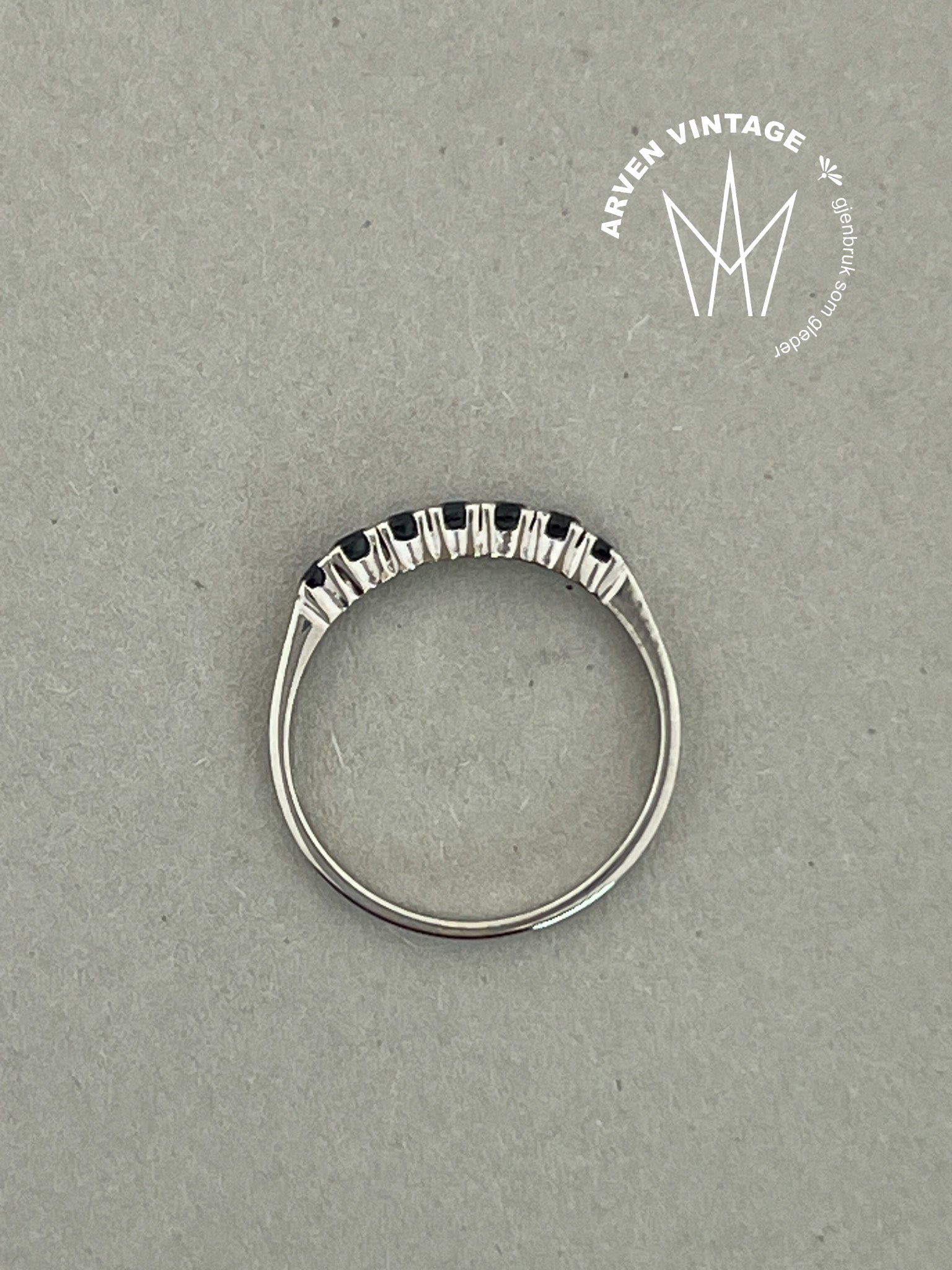 Vintage ring hvitt gull str 53 blå stener