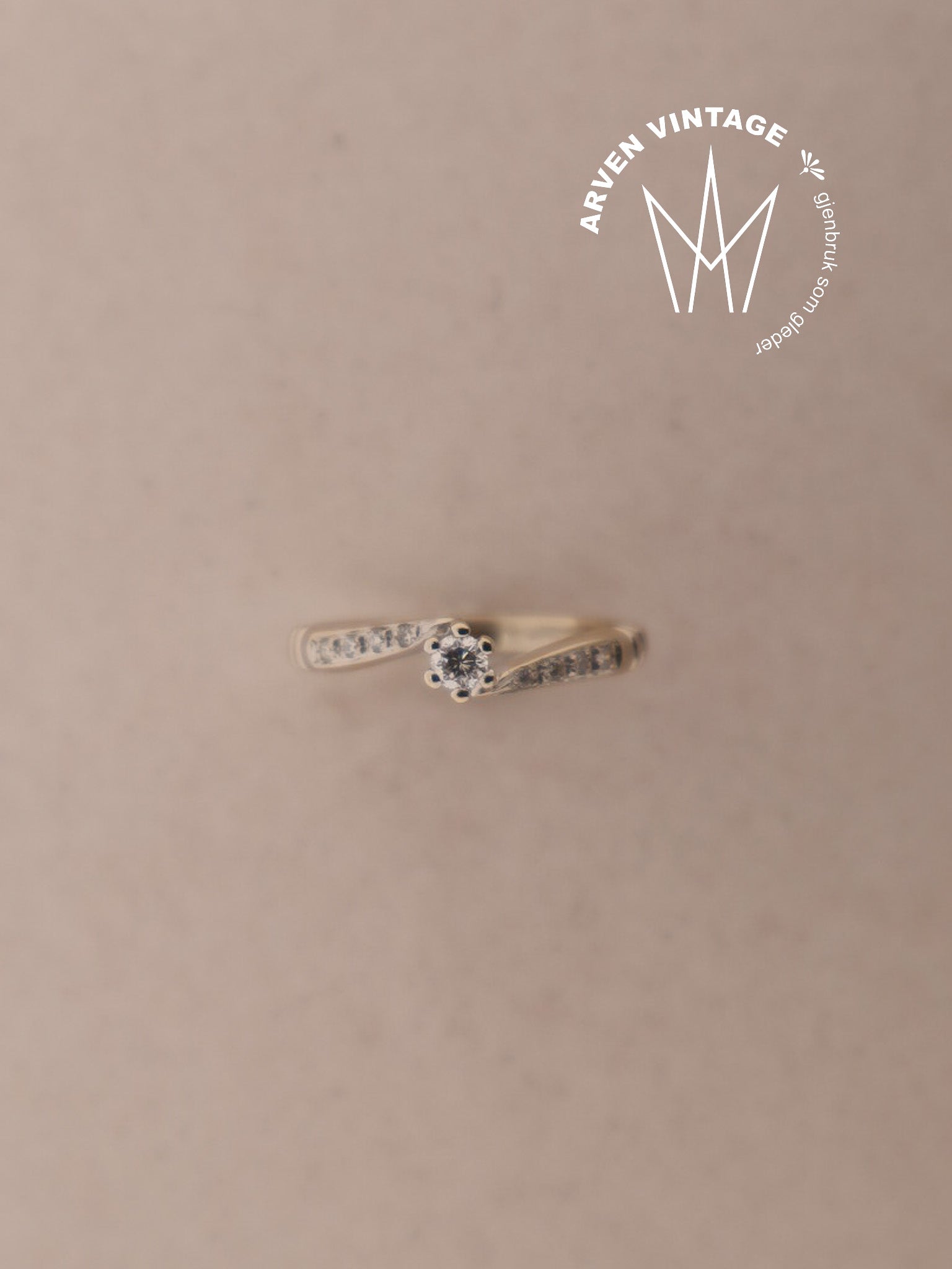Vintage diamantring 18K hvitt gull str54