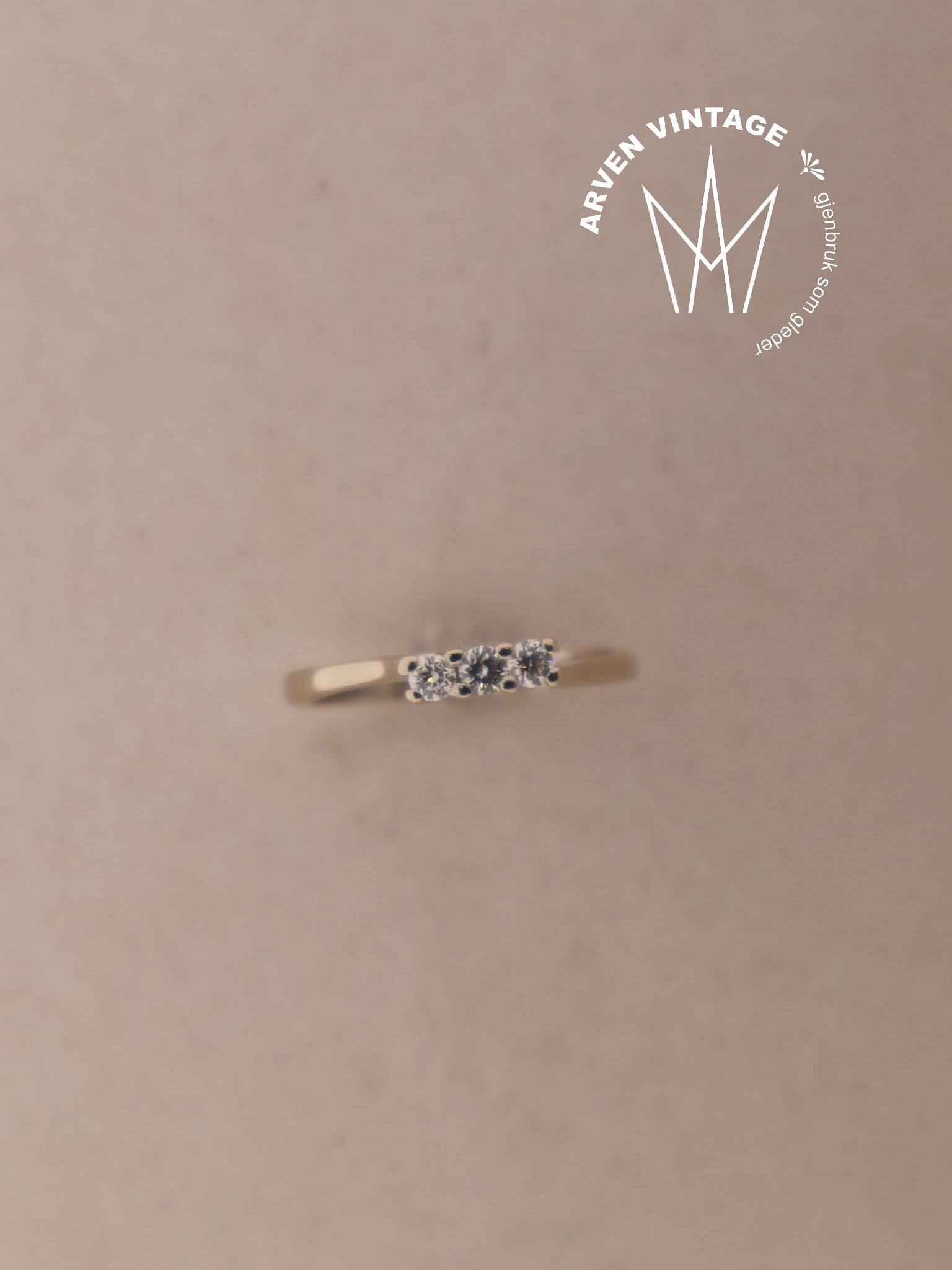 Vintage diamantring 18K hvitt gull str56