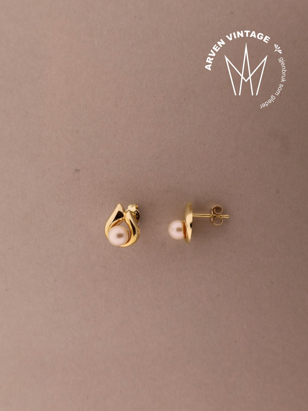 Vintage pearl earrings yellow gold