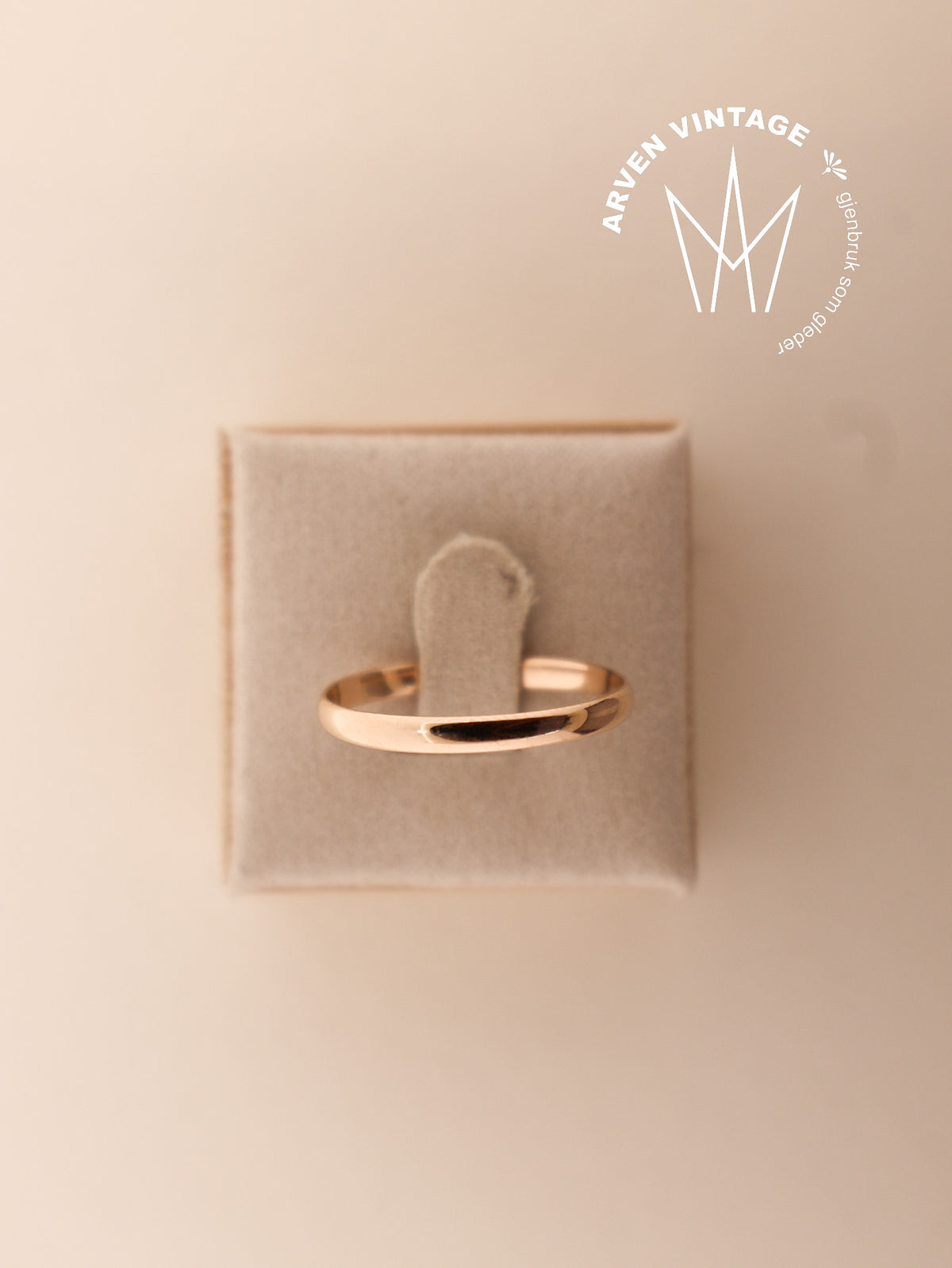 Vintage plain yellow gold ring size 66