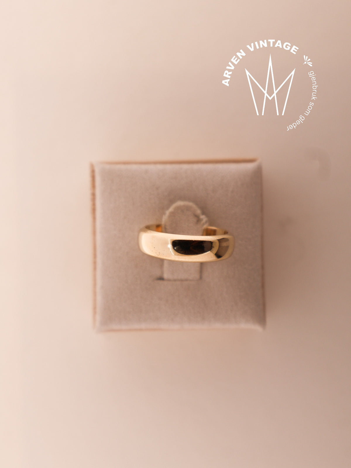 Vintage smooth ring, yellow gold, size 51