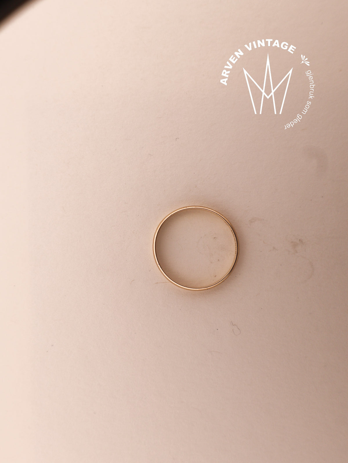Vintage smooth yellow gold ring, size 62