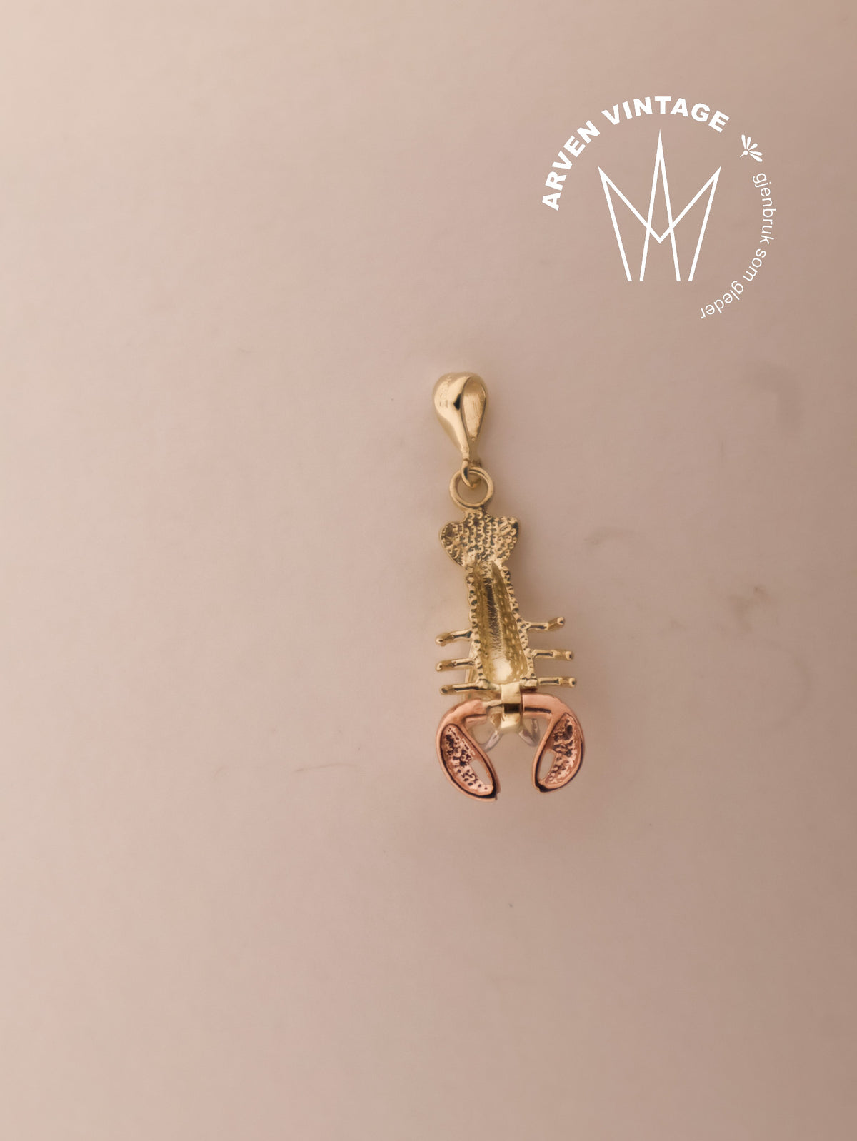 Vintage pendant yellow gold
