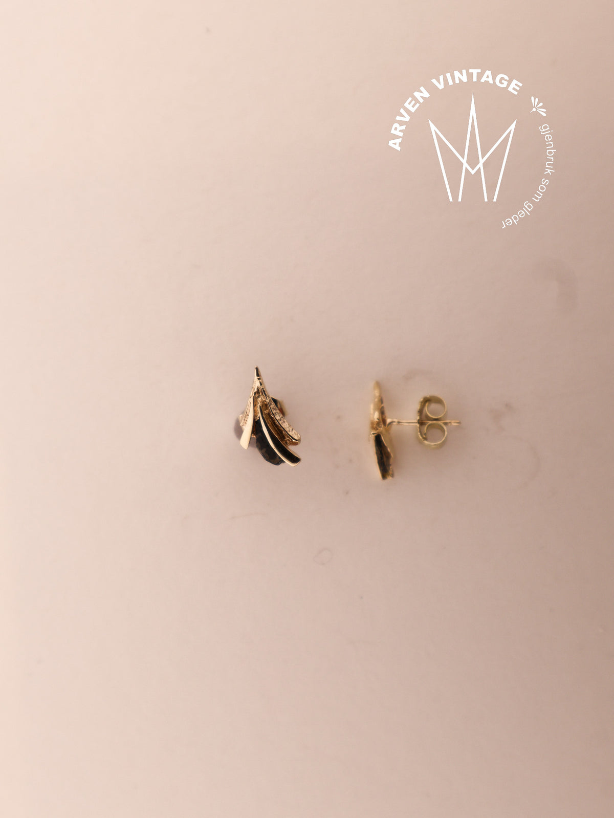 Vintage yellow gold earrings