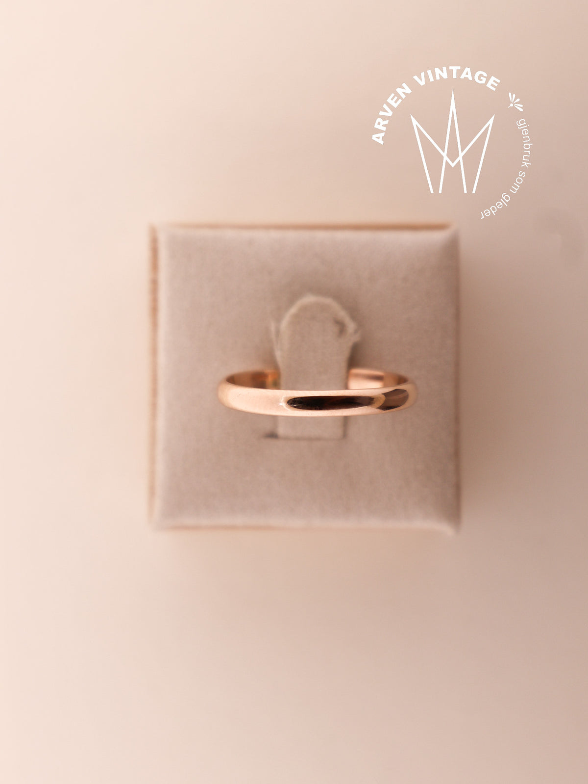 Vintage smooth yellow gold ring, size 62