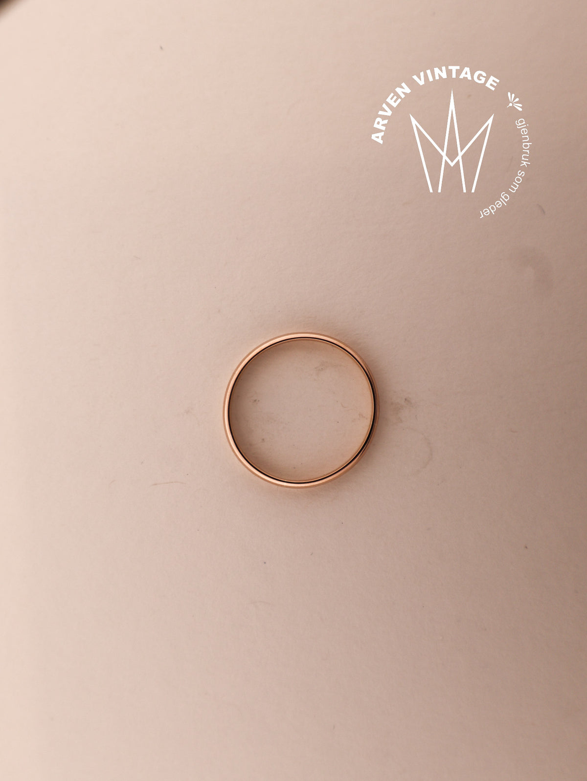 Vintage smooth yellow gold ring, size 62