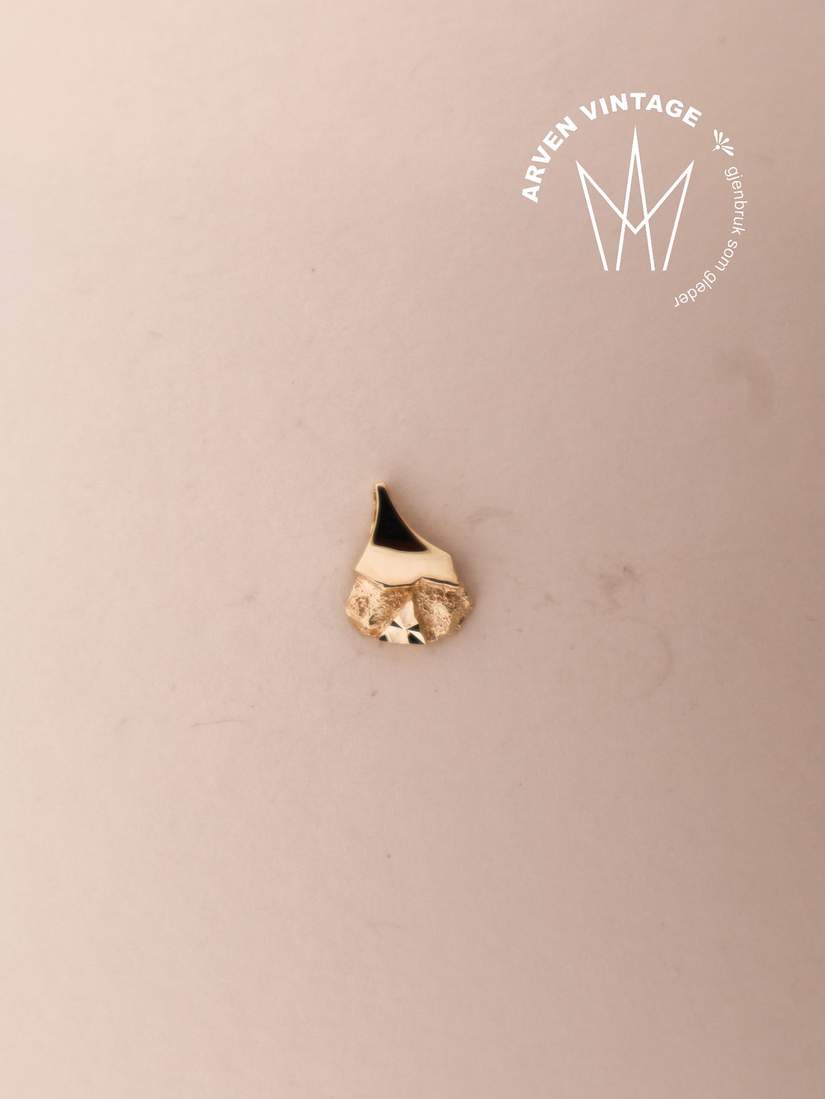 Vintage pendant yellow gold