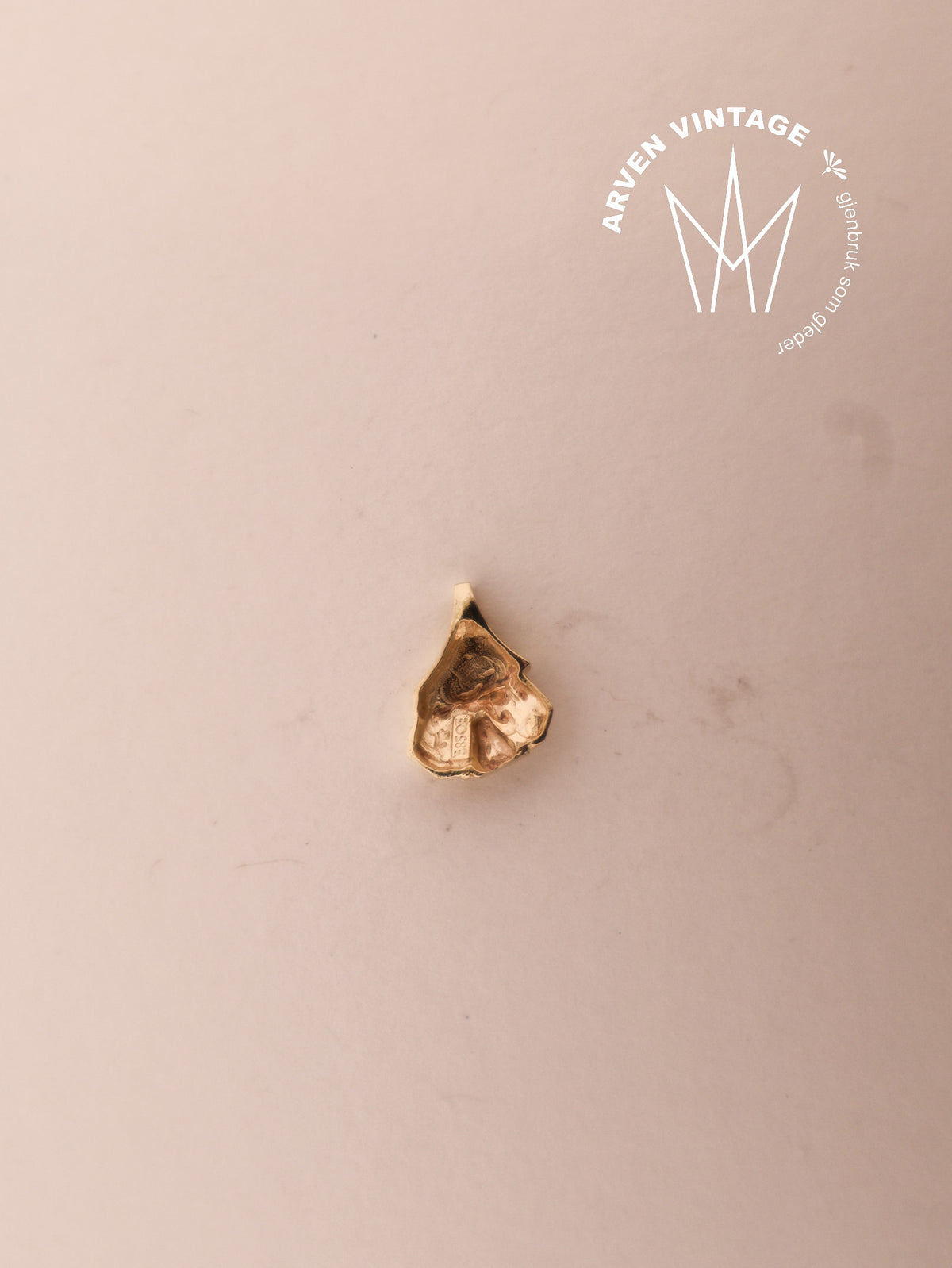 Vintage pendant yellow gold
