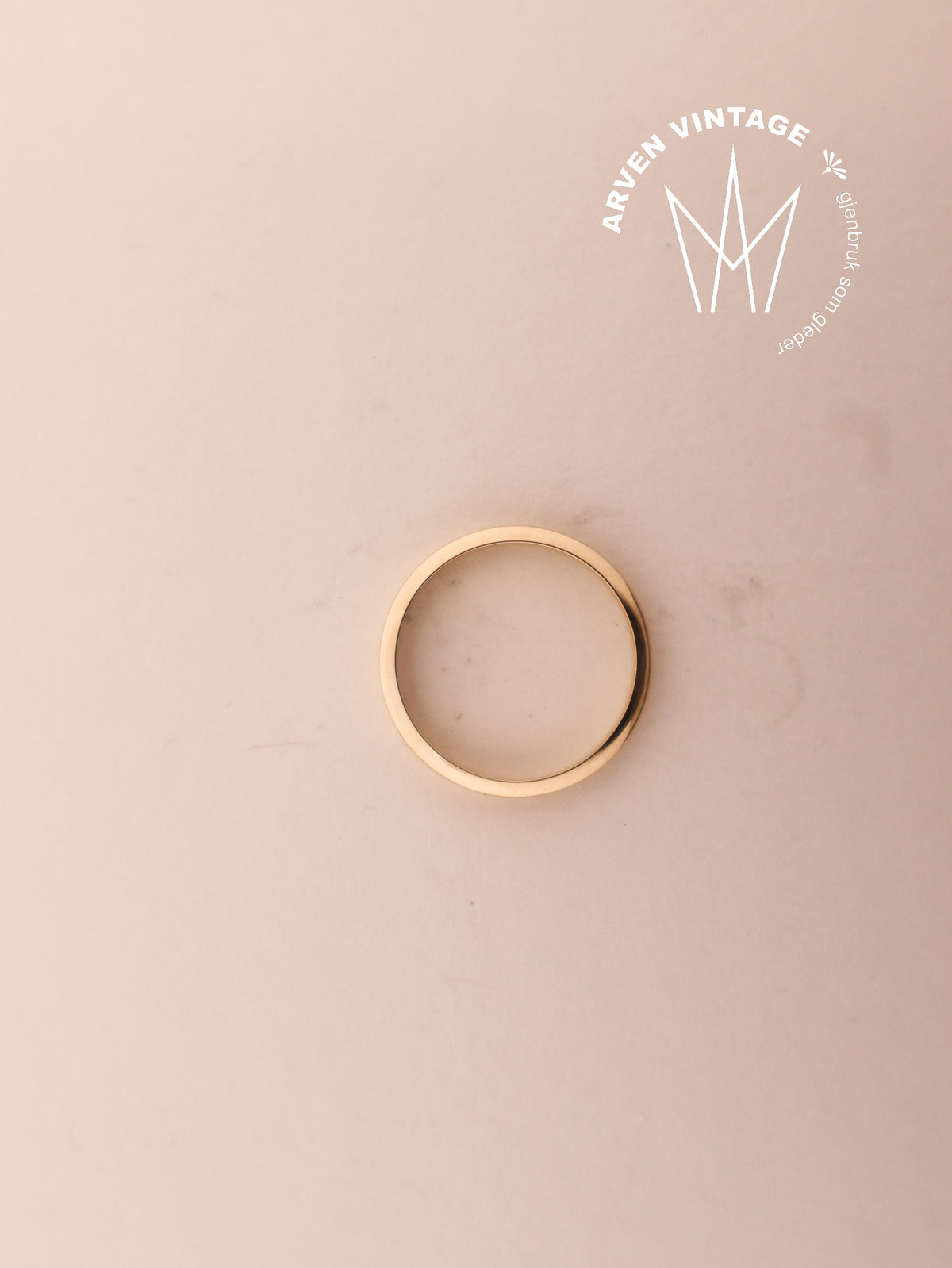Vintage plain yellow gold ring size 53.5