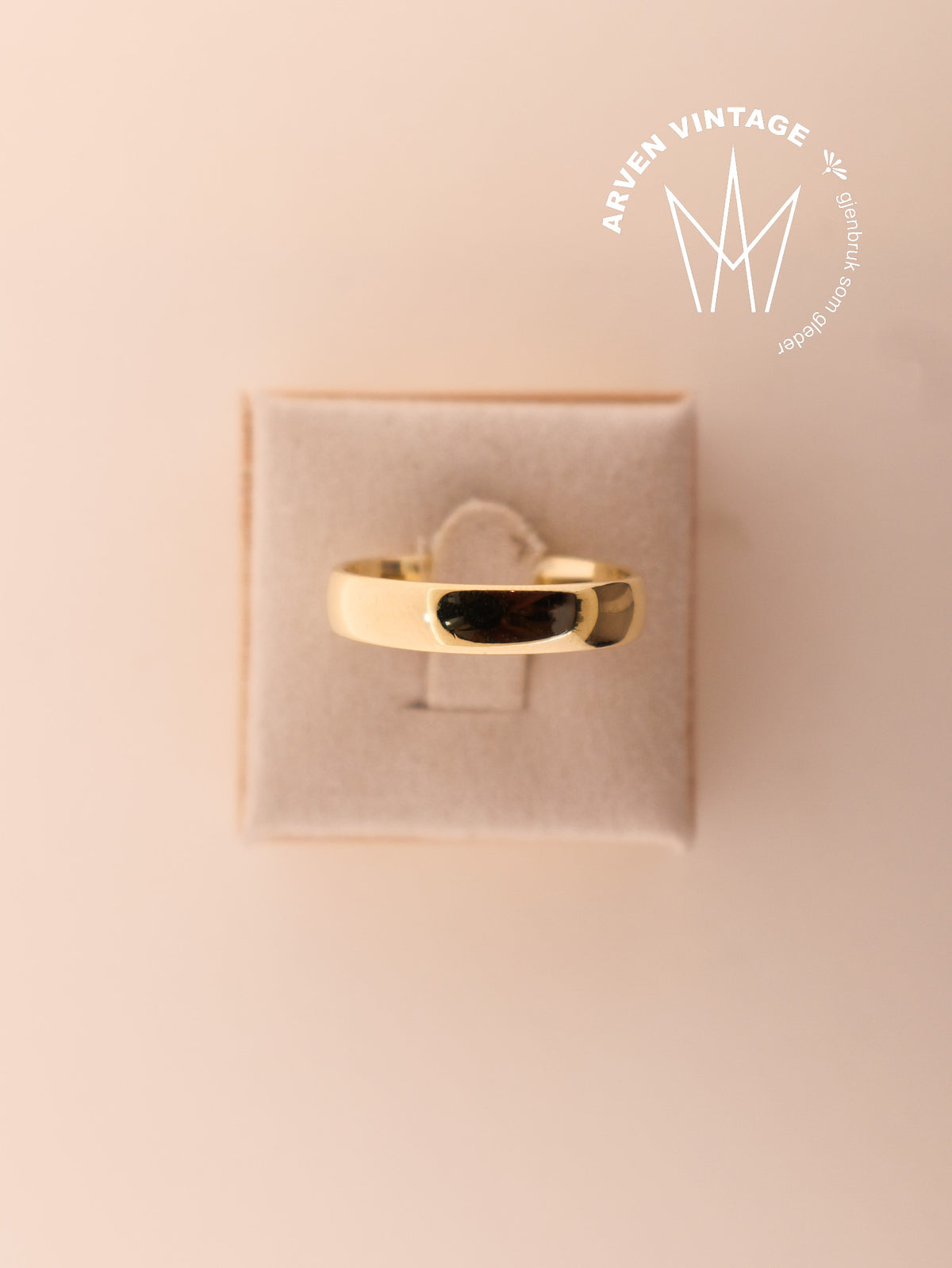 Vintage plain yellow gold ring size 65