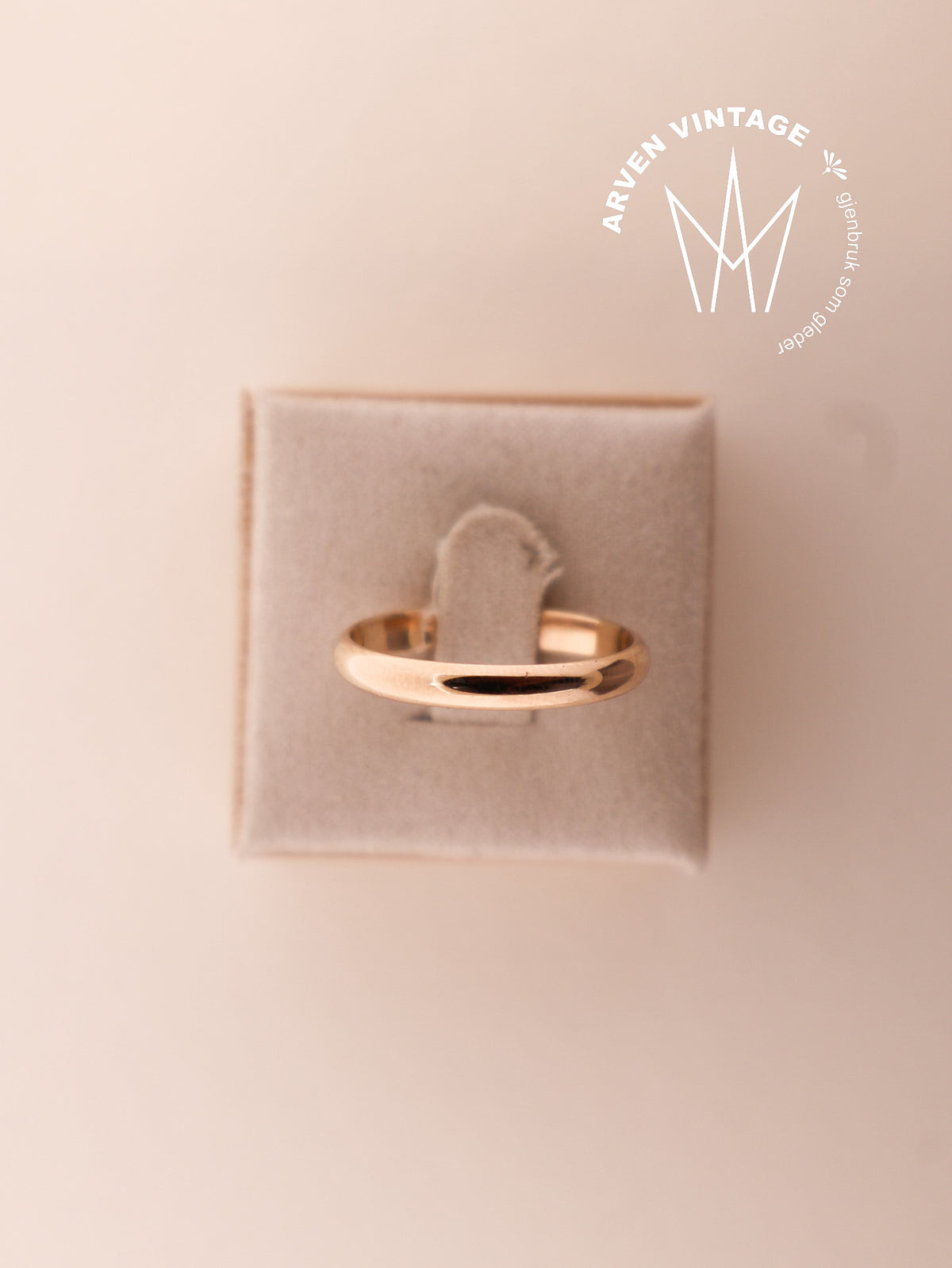 Vintage plain yellow gold ring size 63