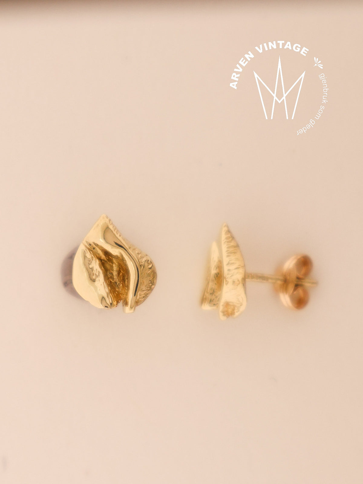 Vintage yellow gold earrings