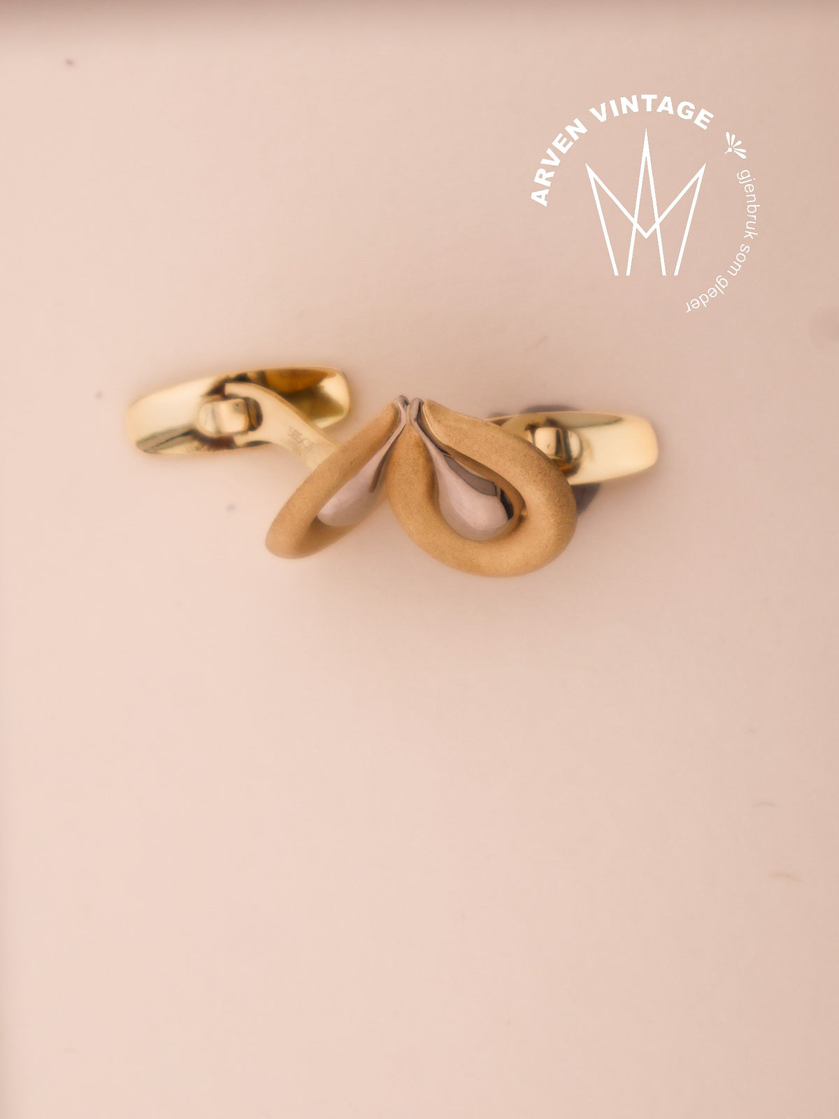 Vintage yellow gold cufflinks