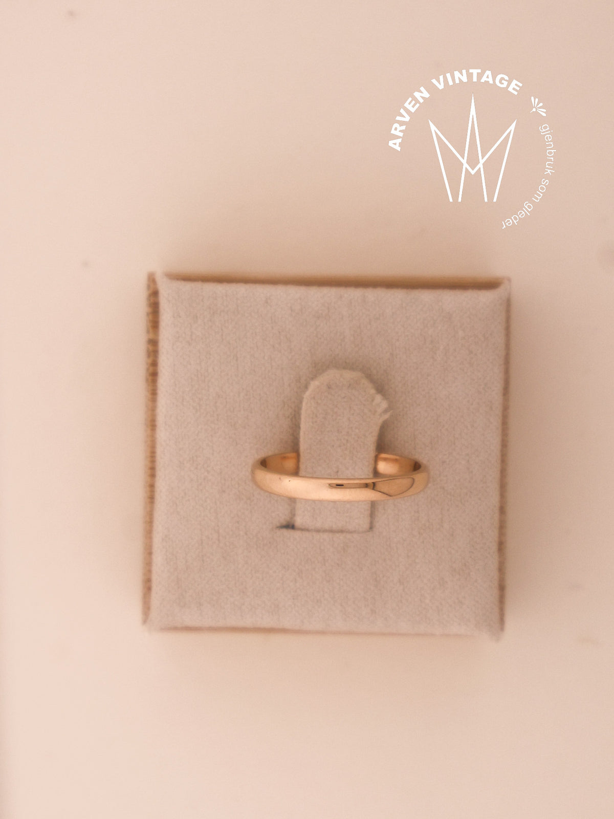 Vintage smooth ring in yellow gold, size 49