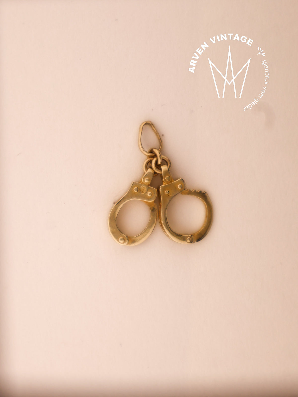 Vintage pendant yellow gold