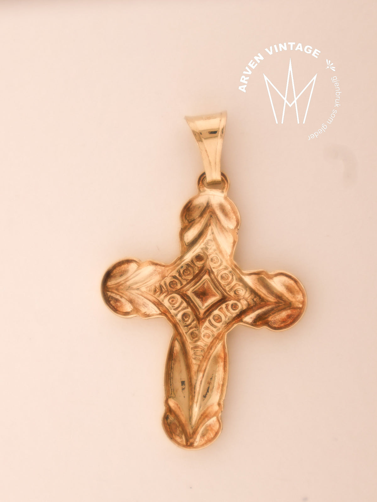 Vintage pendant yellow gold