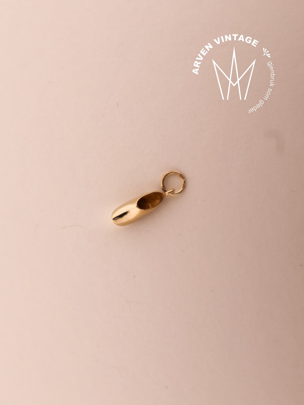 Vintage pendant yellow gold