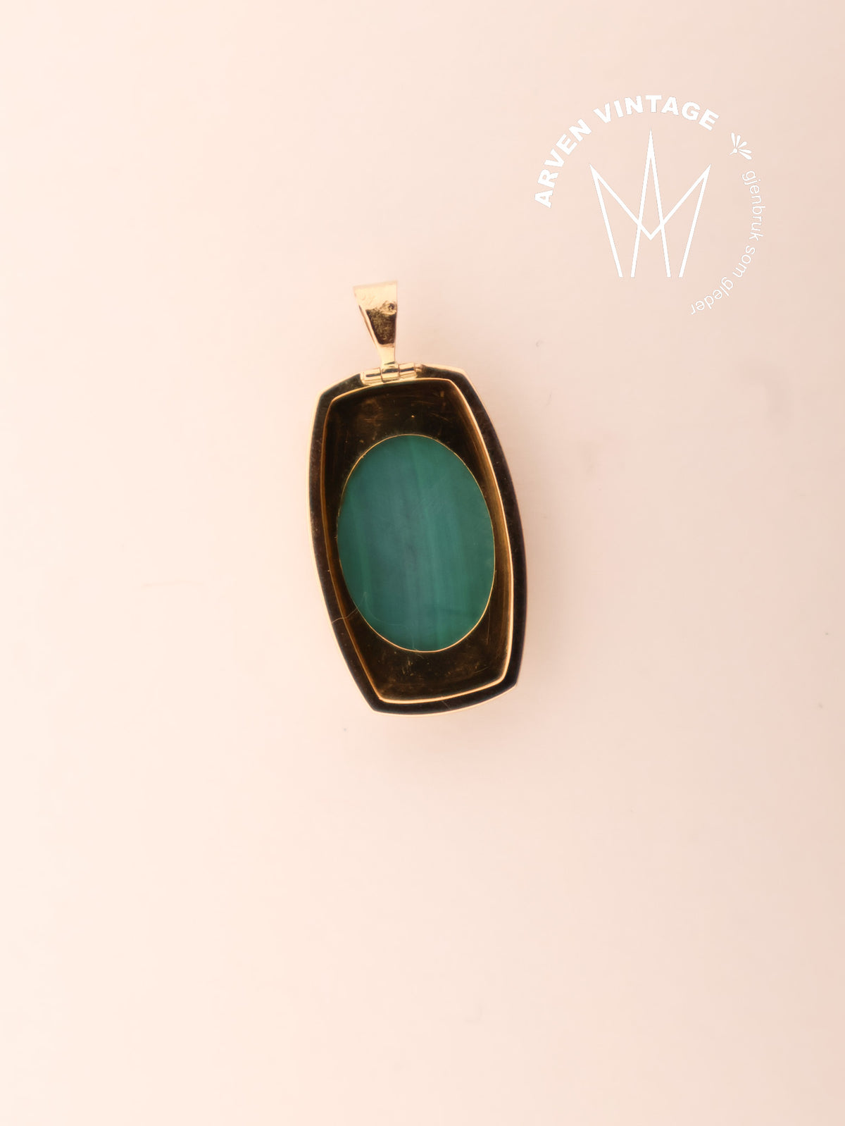 Vintage pendant yellow gold with green stone
