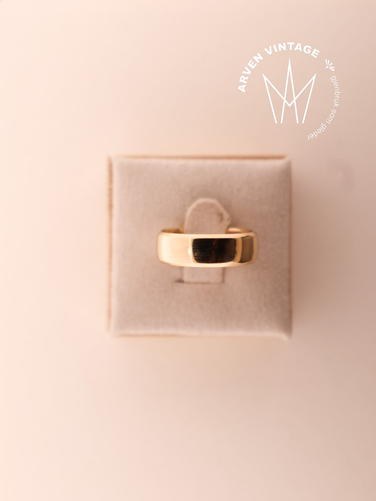 Vintage plain ring in yellow gold, size 53
