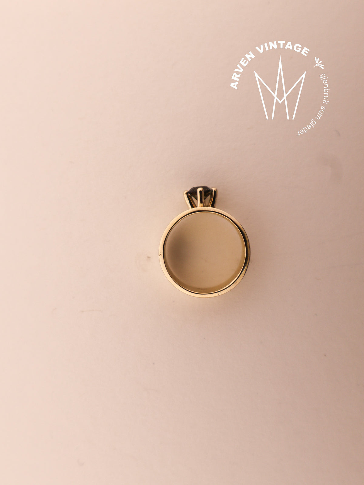 Vintage yellow gold ring with green stone size 52