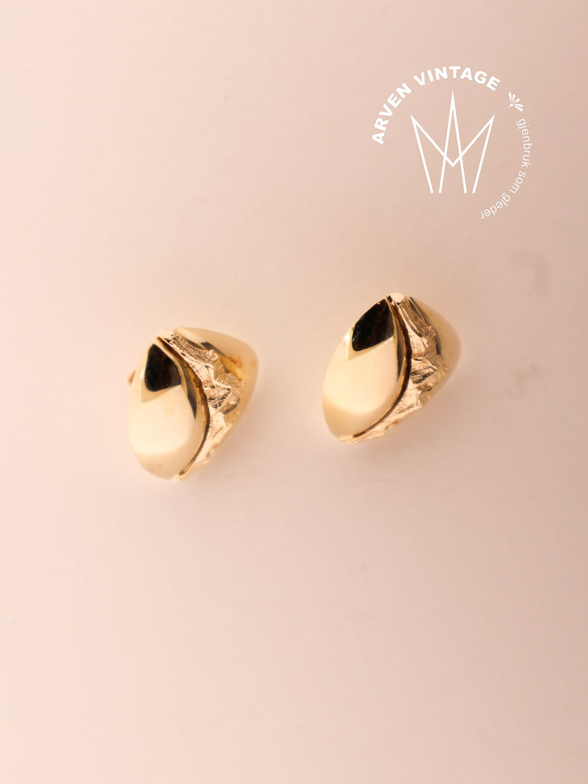 Vintage yellow gold earrings