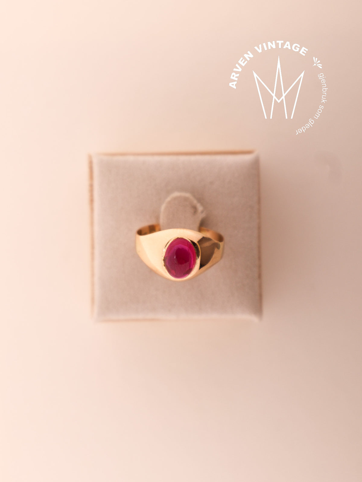 Vintage yellow gold ring with pink stone, size 52