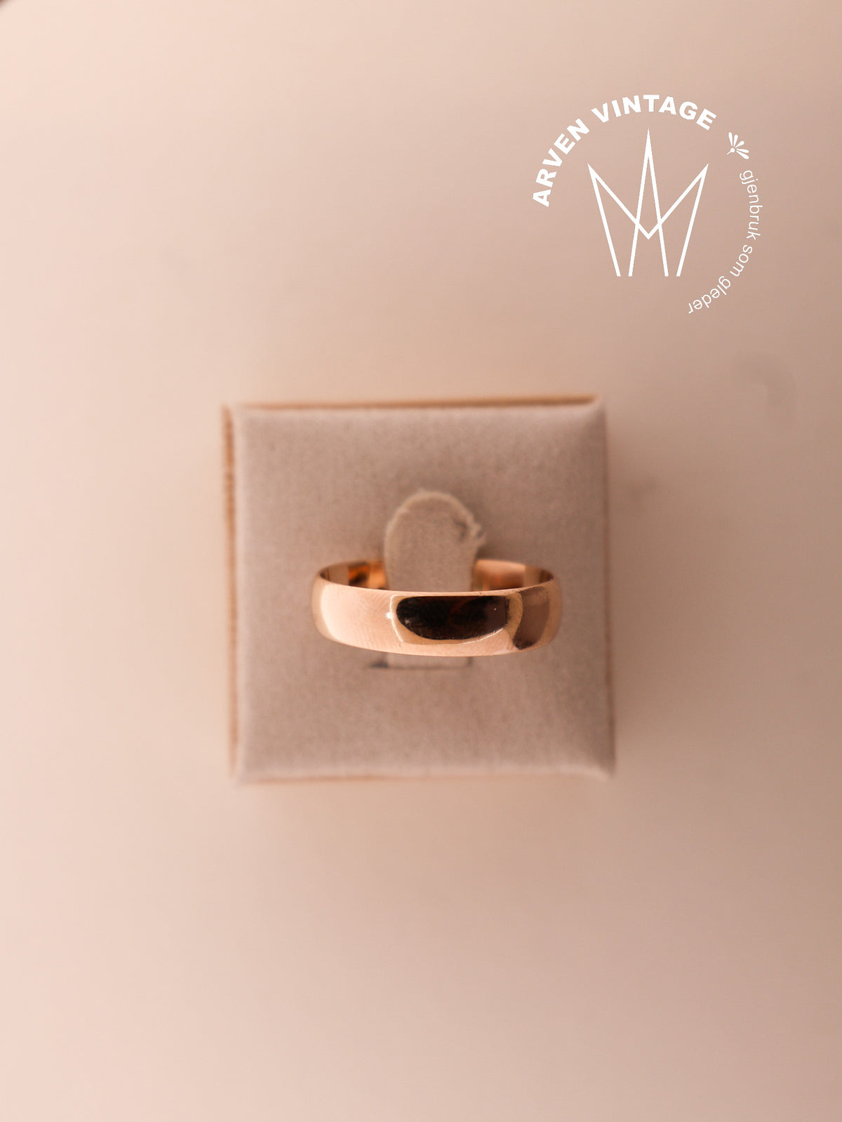 Vintage smooth yellow gold ring, size 63