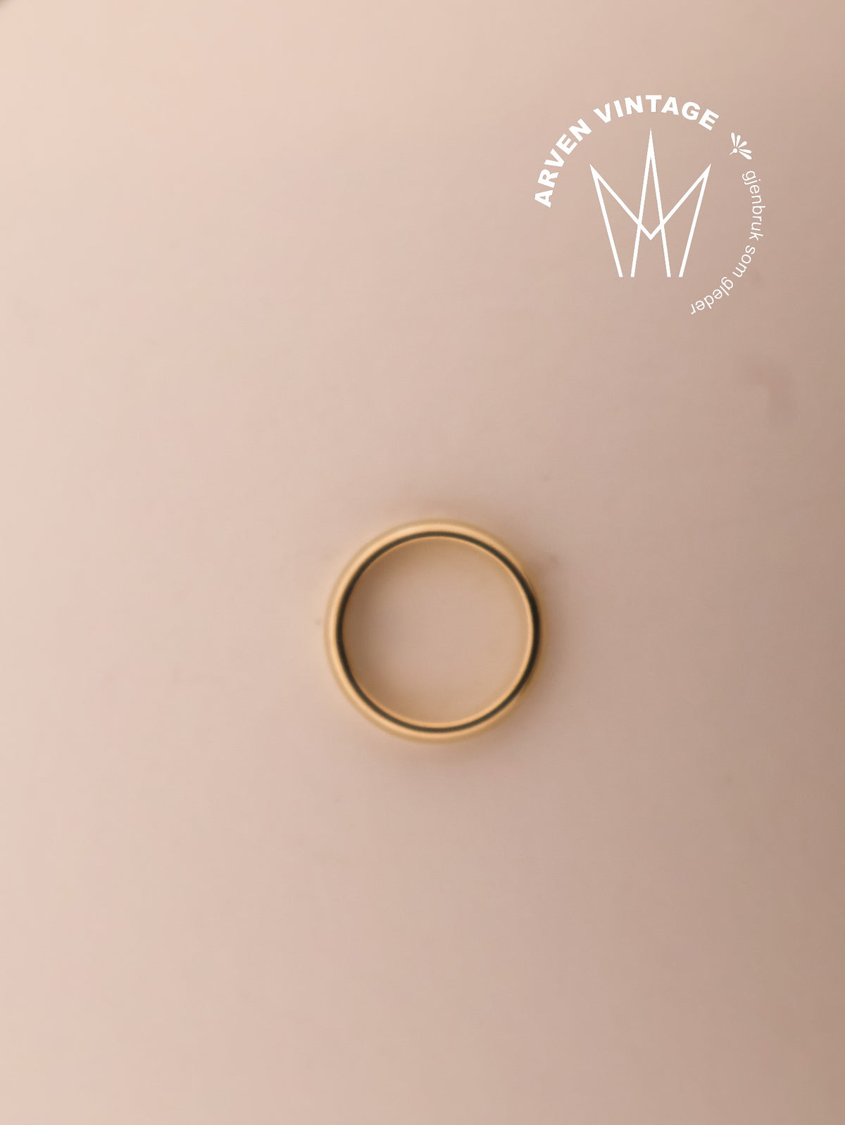 Vintage smooth yellow gold ring, size 53.5