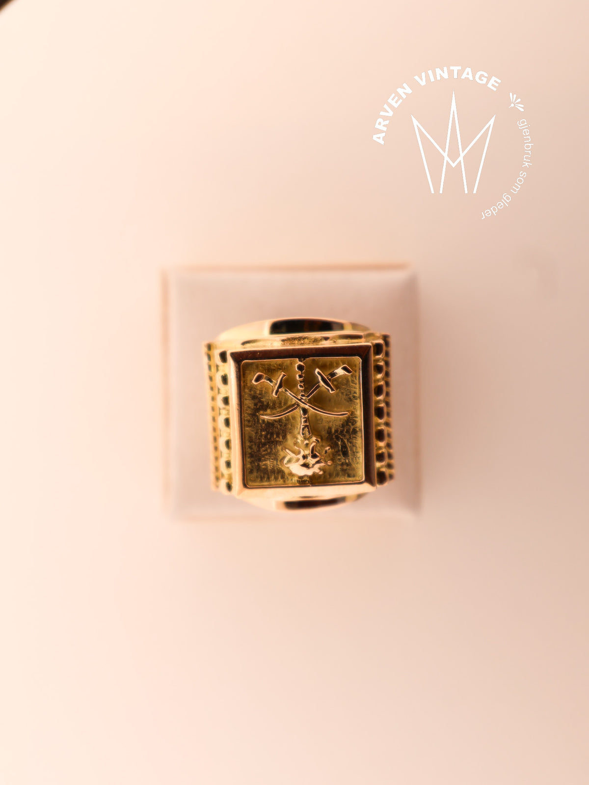 Vintage yellow gold ring size 66