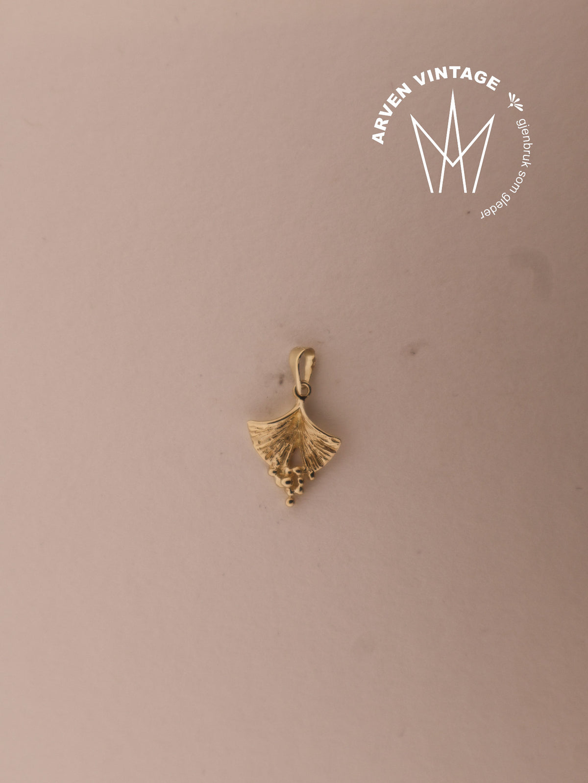 Vintage pendant yellow gold