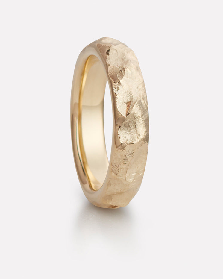 Fjell ring i gult gull